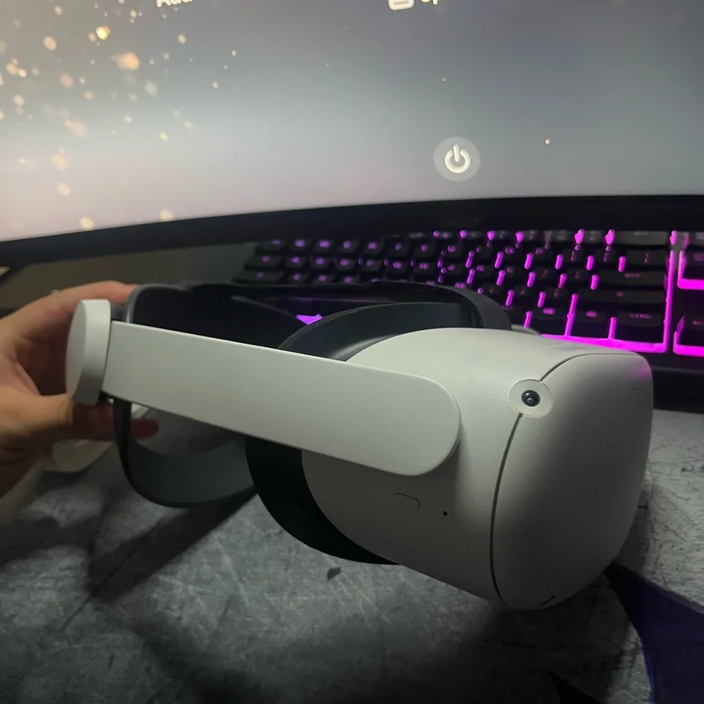 Oculus Standalone VR Headset White Black